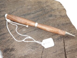 Walnut wood pen L011